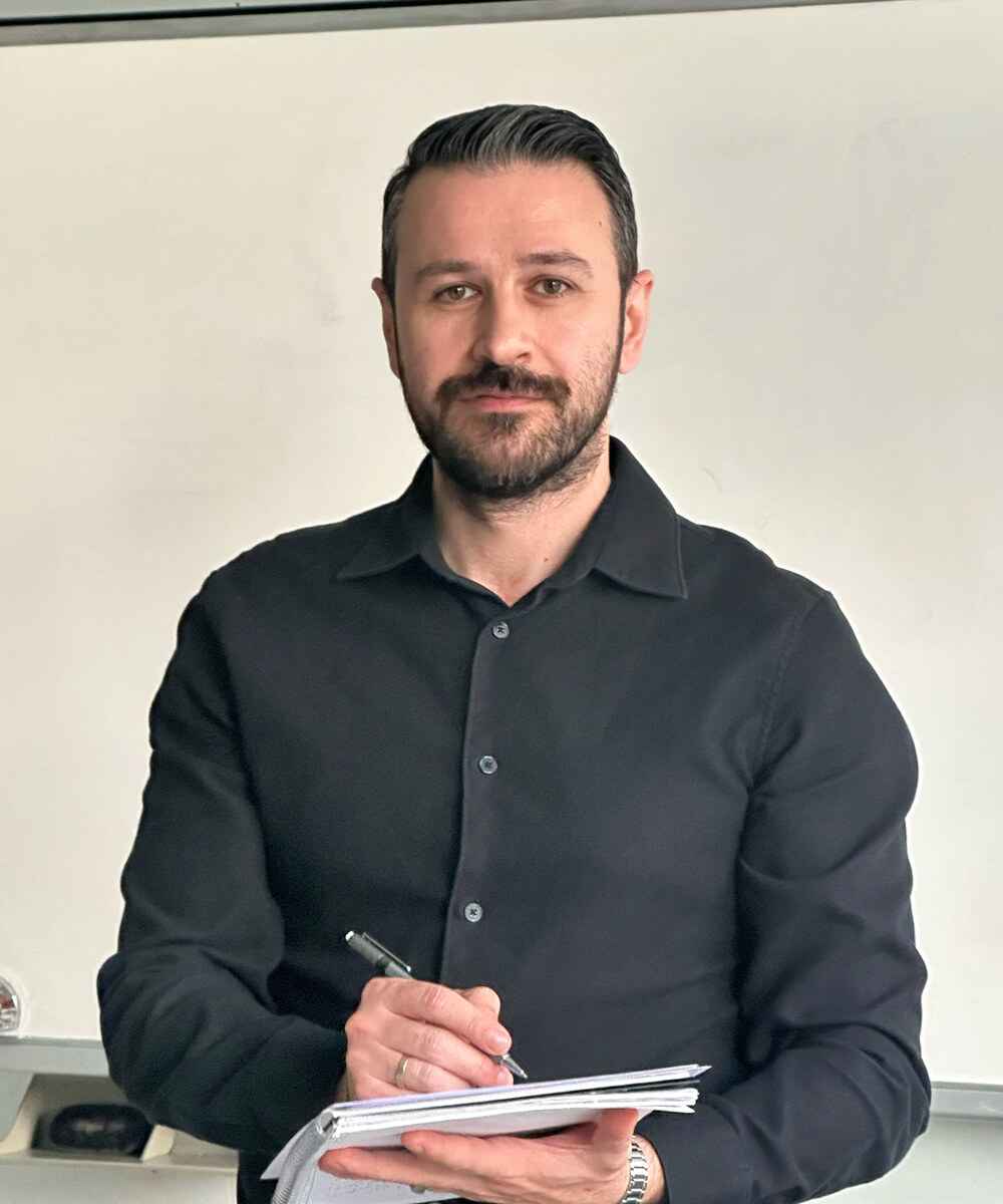 Fizik öğretmeni Timur YILDIRIM